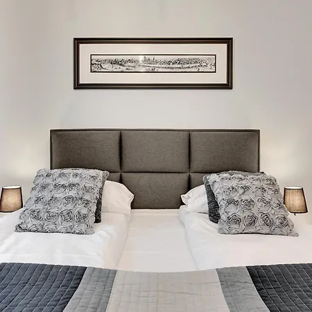 Apartmate- Heart Of Oldtown Apartment- Sauna & Security Apartment *